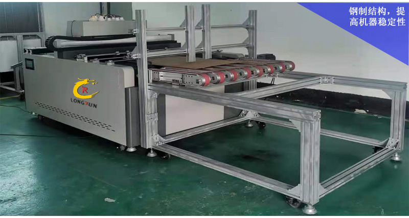 紙箱流水線無版印刷機(jī)采用全鋼制結(jié)構(gòu)，提高機(jī)器穩(wěn)定性。